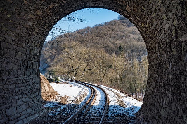 Geschwindigkeitaufgabe Zug durchfährt Tunnel